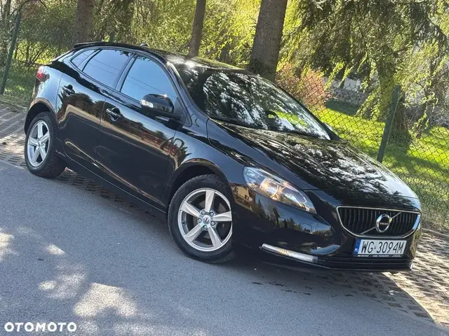 Volvo V40 D2 Drive-E SCR Kinetic — wynajem długoterminowy bez BIK