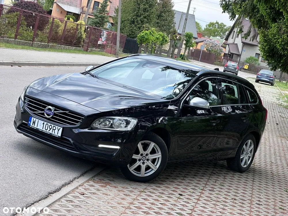 Volvo V60 D2 Summum — zdjęcie 1