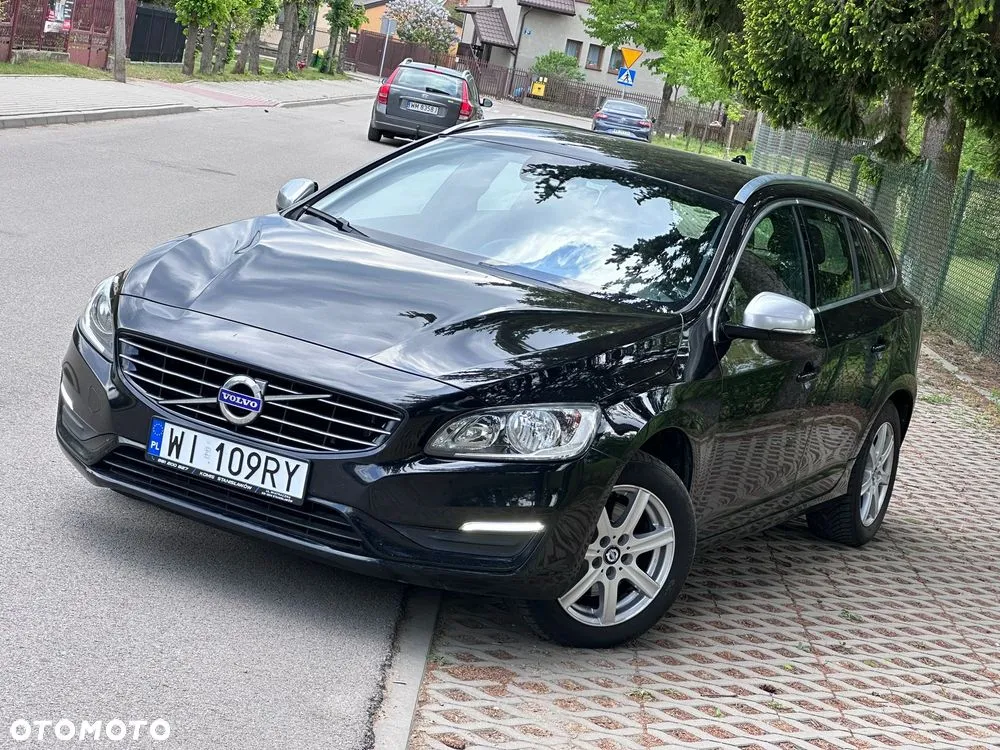 Volvo V60 D2 Summum — zdjęcie 2