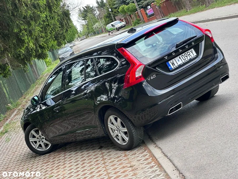 Volvo V60 D2 Summum — zdjęcie 3